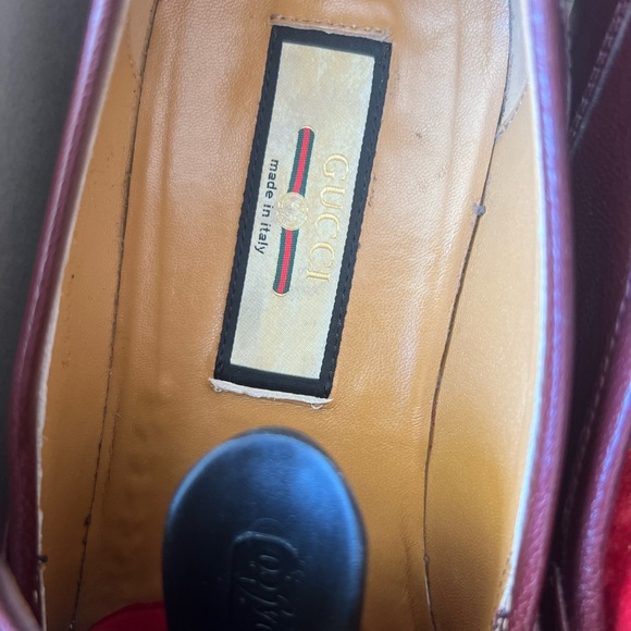 Hello, I am selling a pair of Gucci shoes in size 9. - Picture 5 of 5